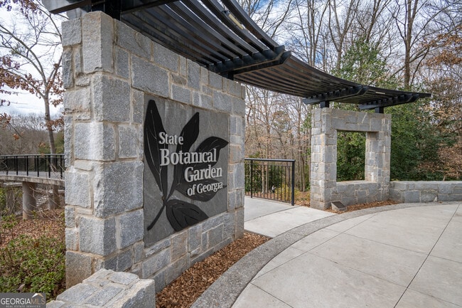 Building Photo - 175 Habersham Way