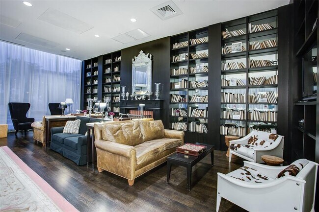 Building Photo - 2200 Victory Ave