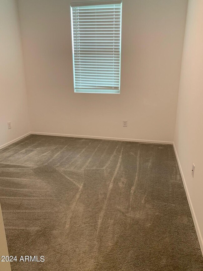 Building Photo - 345 E Caribbean Dr