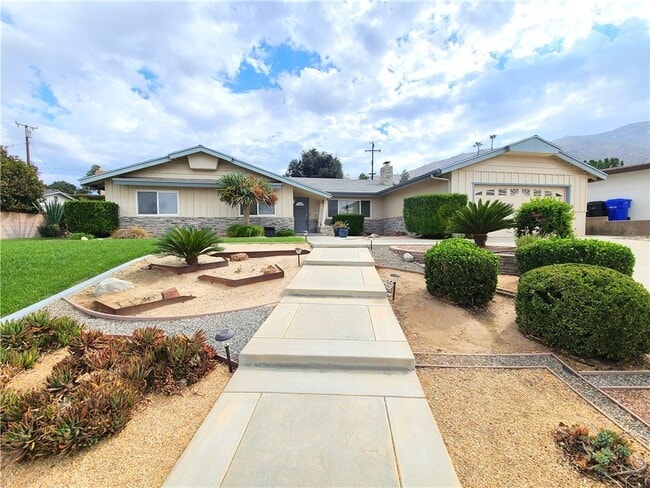 Primary Photo - 12149 Country Club Ln