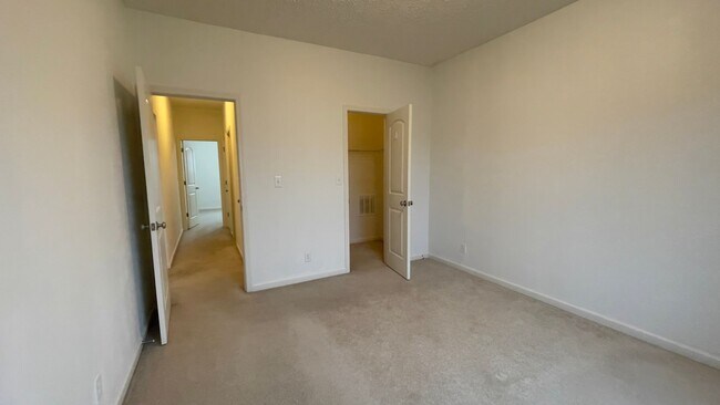 Building Photo - 3232 Huxley Dr