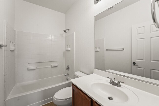 Building Photo - Charming 4-Bed, 2.5-Bath Home in Skyline R...