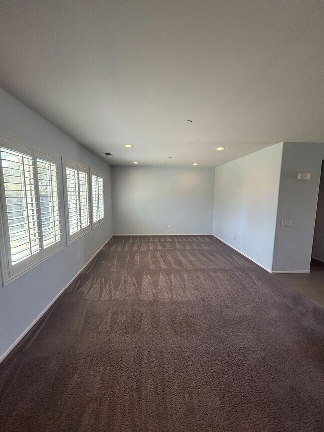 Building Photo - Beautiful Home For Rent NW Bakersfield AVAILABLE NOW!