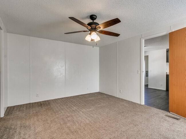 Building Photo - 3bed/2bath Mobile Home Available on 1.3 Acres in Noble!