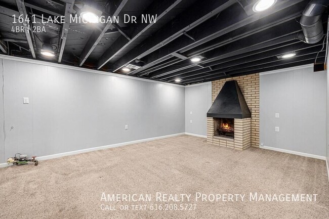 Building Photo - 1641 Lake Michigan Dr NW