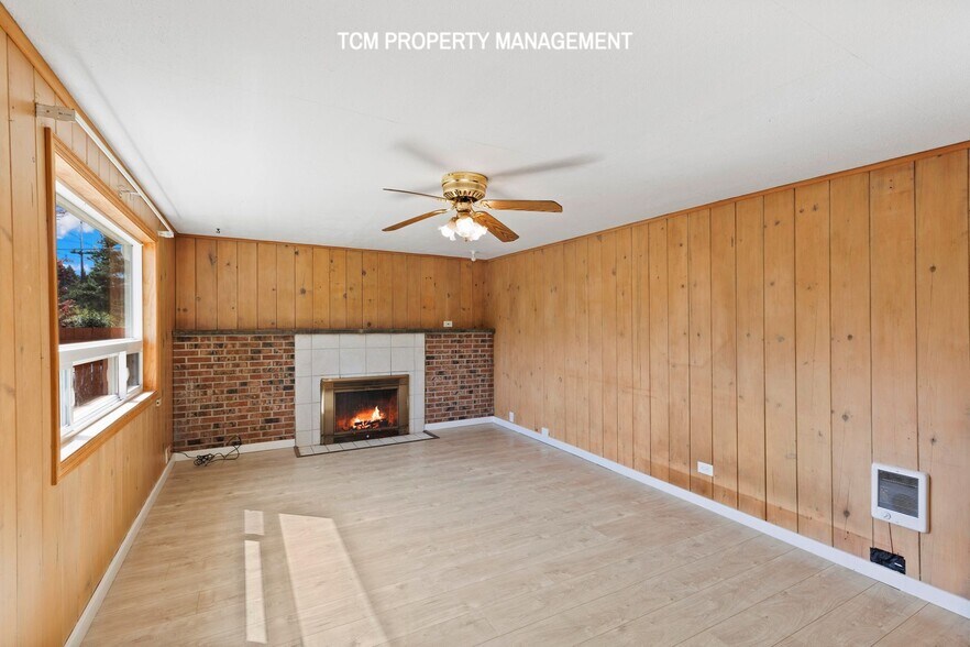 Building Photo - 14535 8th Ave NE