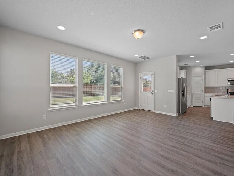 Building Photo - 112 Driftwood Hills Way
