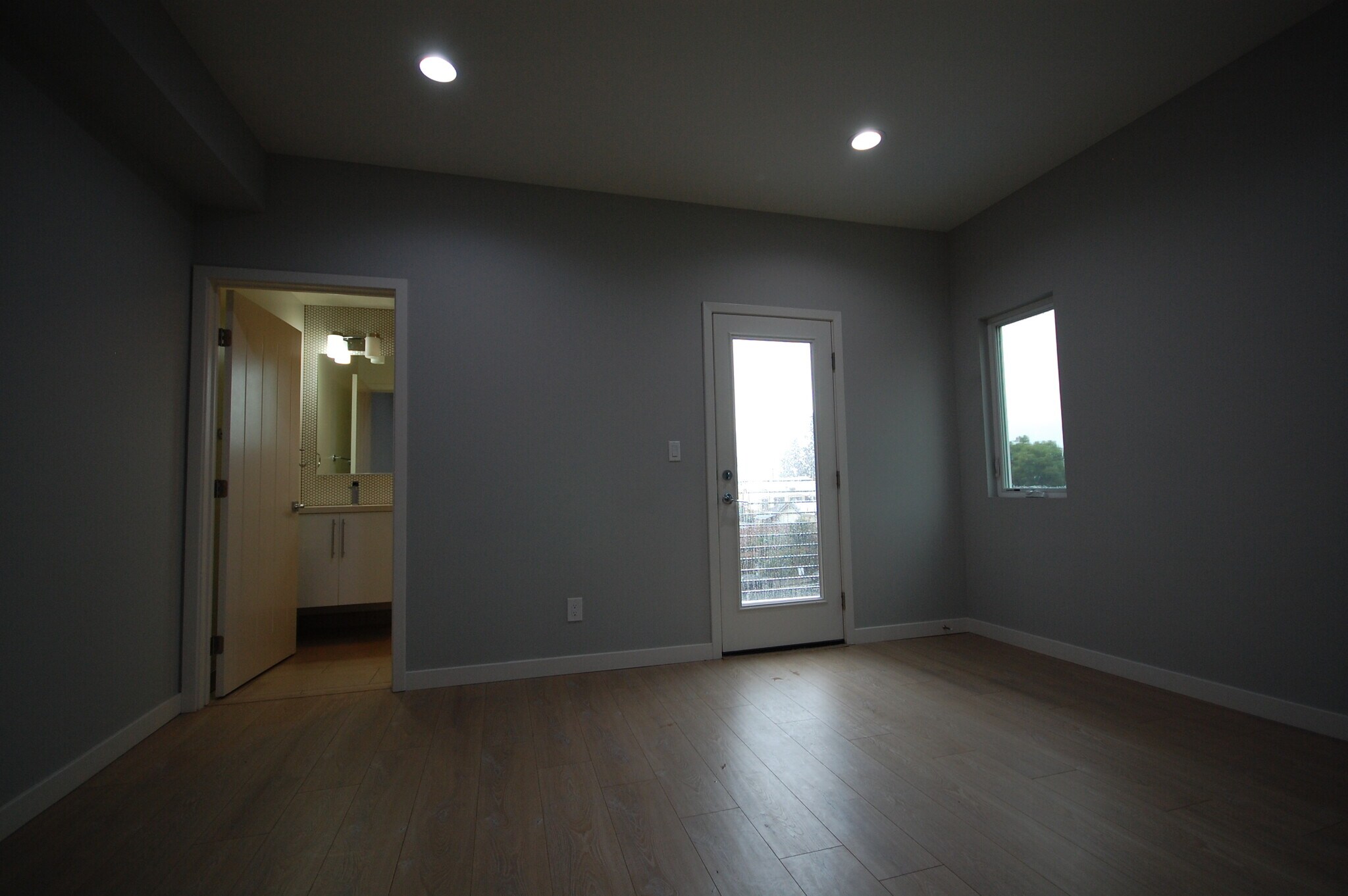 BEDROOM BATH BALCONY - 648 1/2 N Serrano Ave