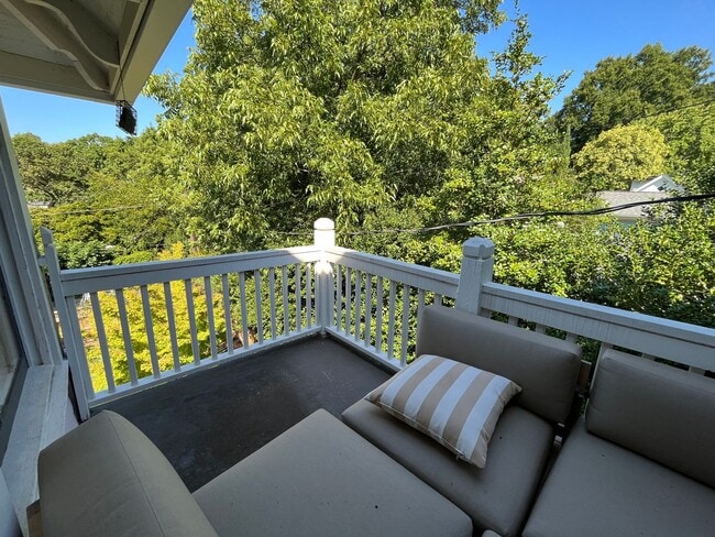 Building Photo - Incredible 3BD, 2.5BA House in Boylan Heig...