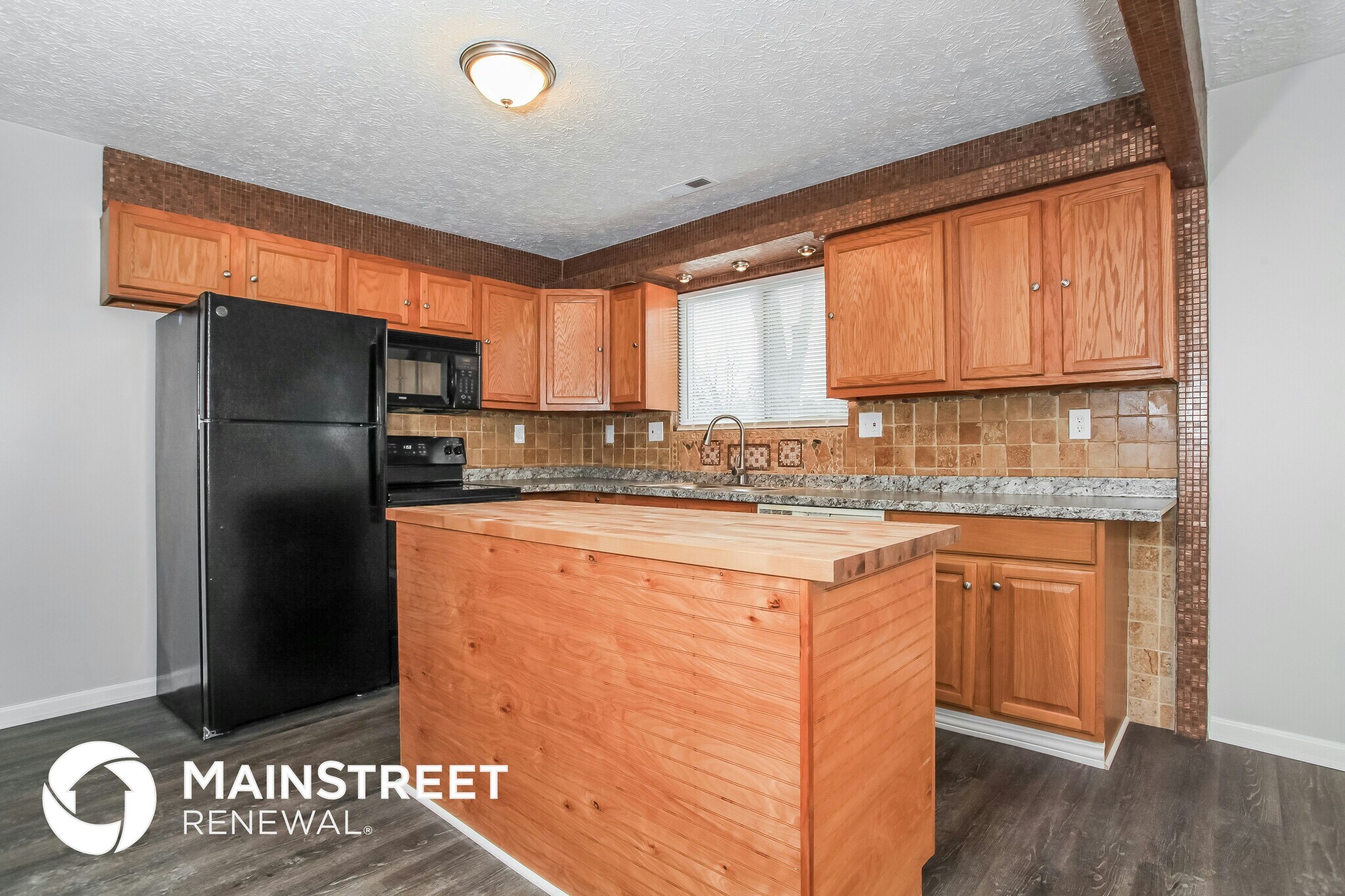 Building Photo - 225 Gladys Rd