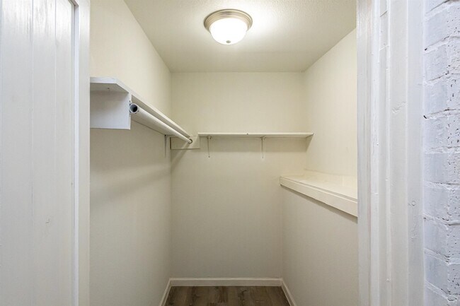 Building Photo - 1420 Corpus Christi St