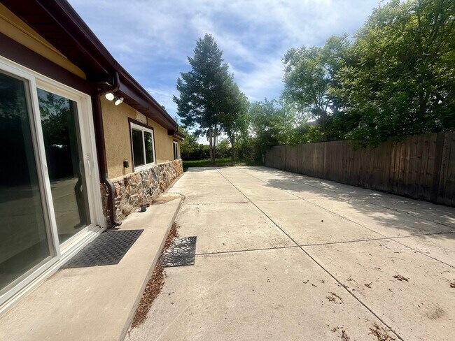 Building Photo - Spacious Remodeled Single Family Ranch Home in Golden!