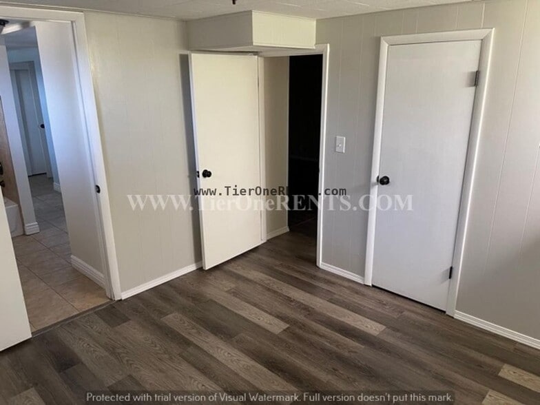 Building Photo - This property offers a NO DEPOSIT option available for qualified renters!