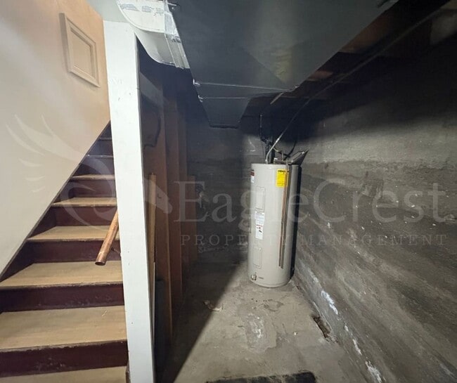 Building Photo - Three Bedroom, Two Bathroom House with Fenced Yard and Outdoor Fireplace