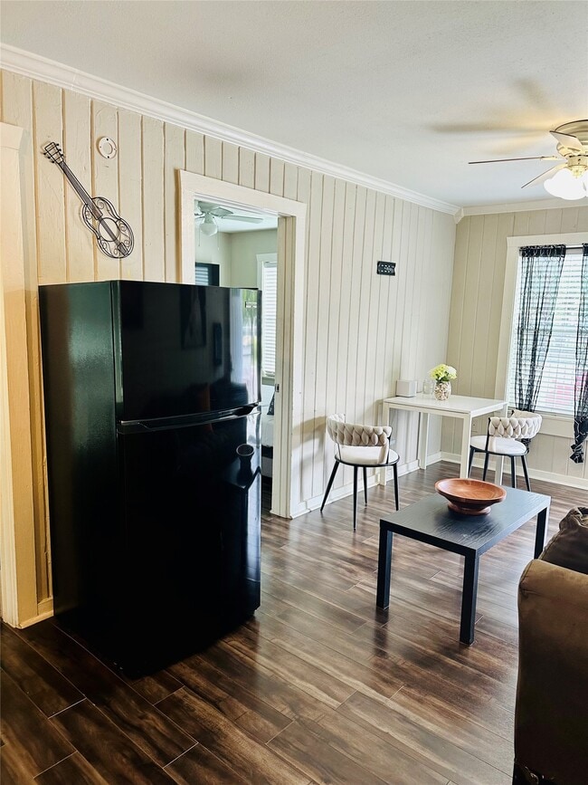 Building Photo - 4210 Ennis St