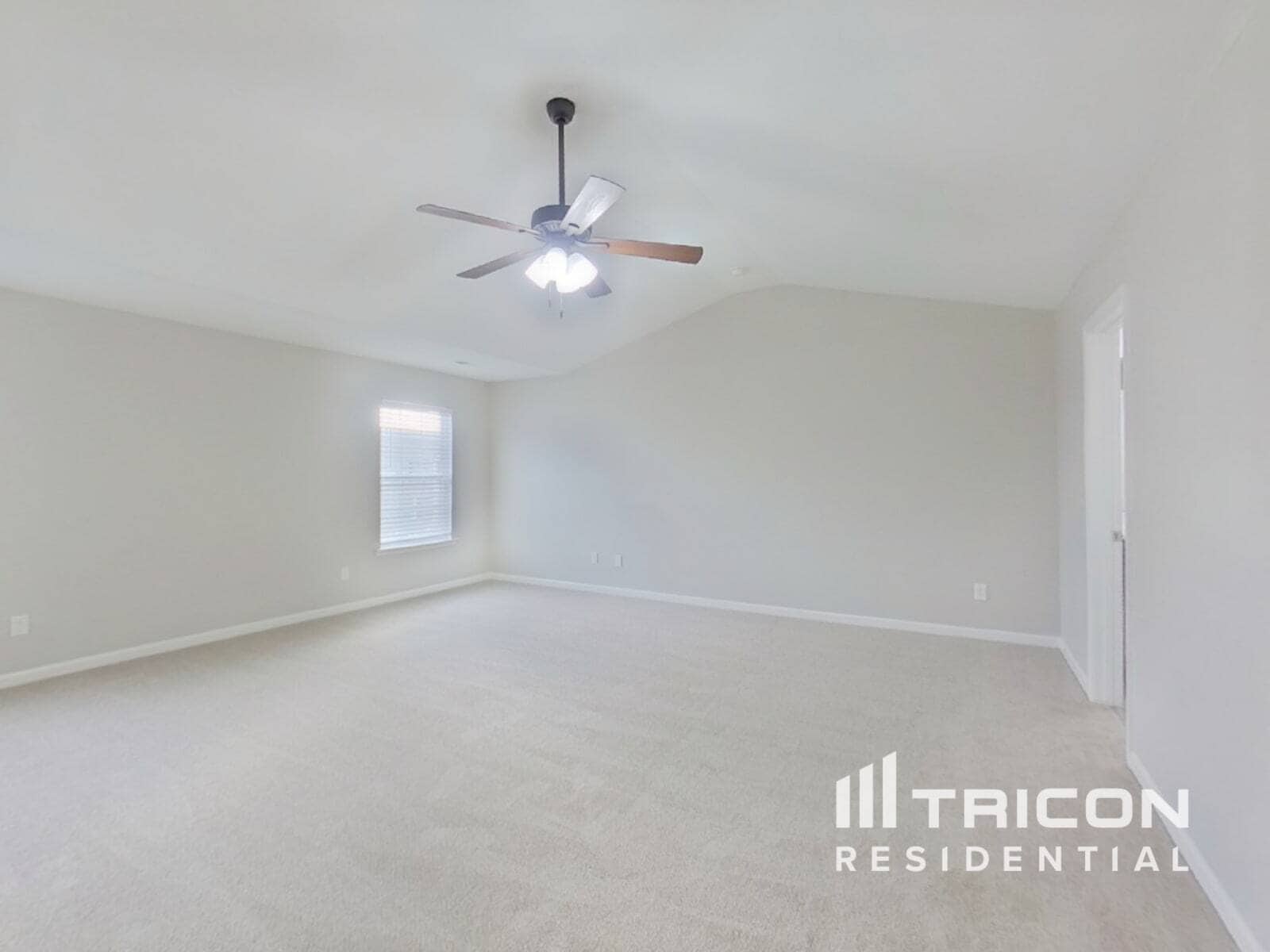 Building Photo - 750 Chariot Way