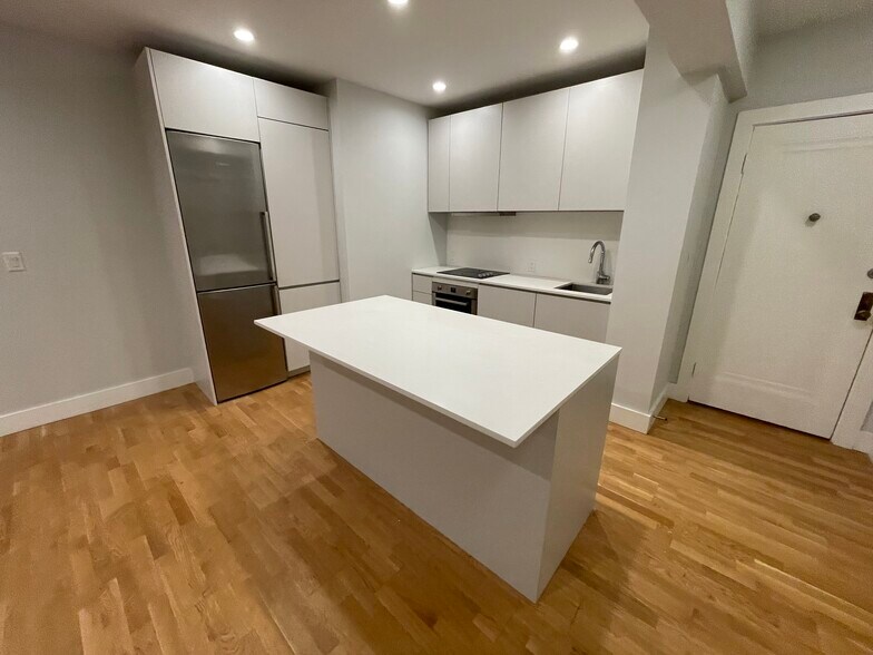 Building Photo - 130 Highland Ave