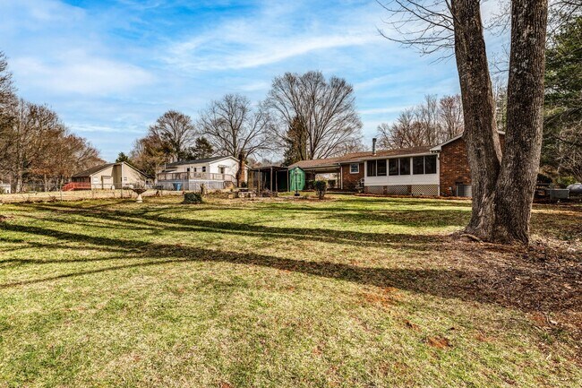 Building Photo - Northern Greensboro, Brick Ranch, Hardwood...