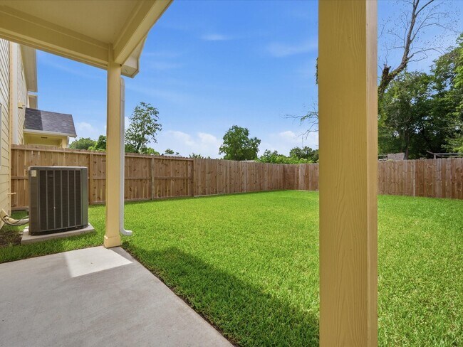 Building Photo - 2022 Wavell St