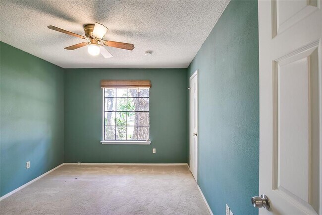 Building Photo - 11920 Meadowfire Dr