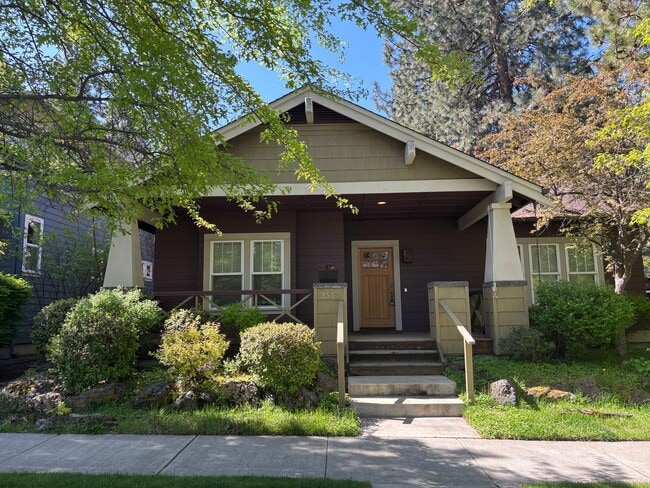 Primary Photo - 3 Bed 2 Bath Single level - Fenced Yard-No...