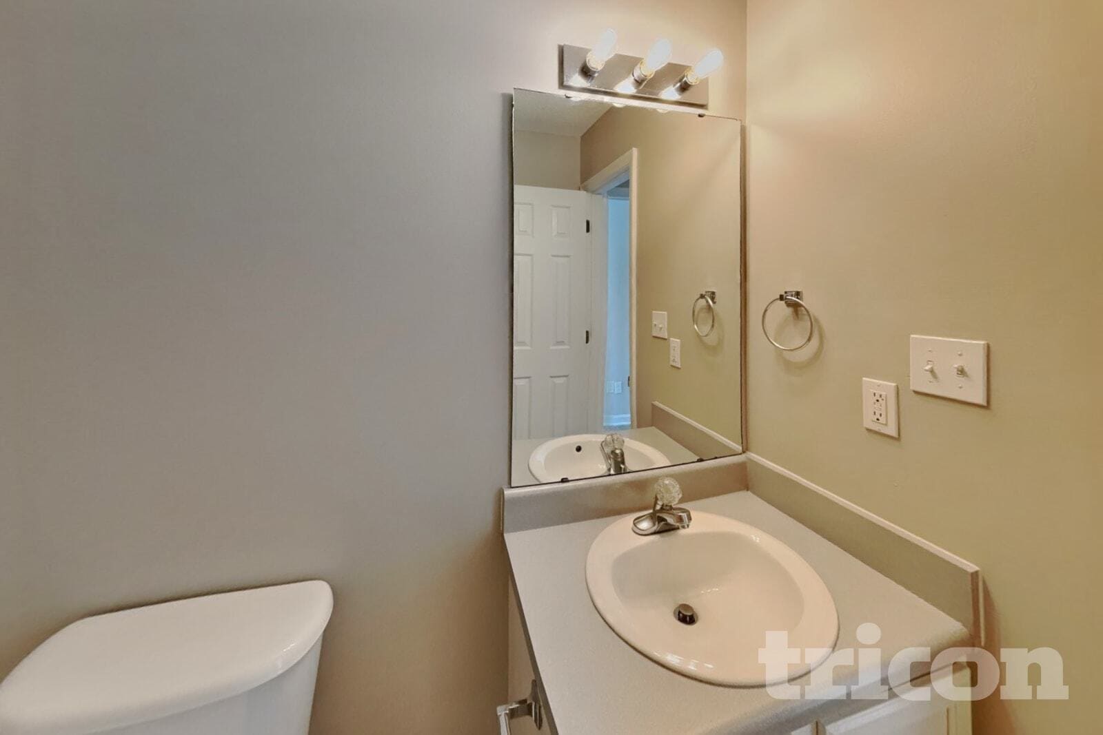 Building Photo - 2112 McKinnon Dr