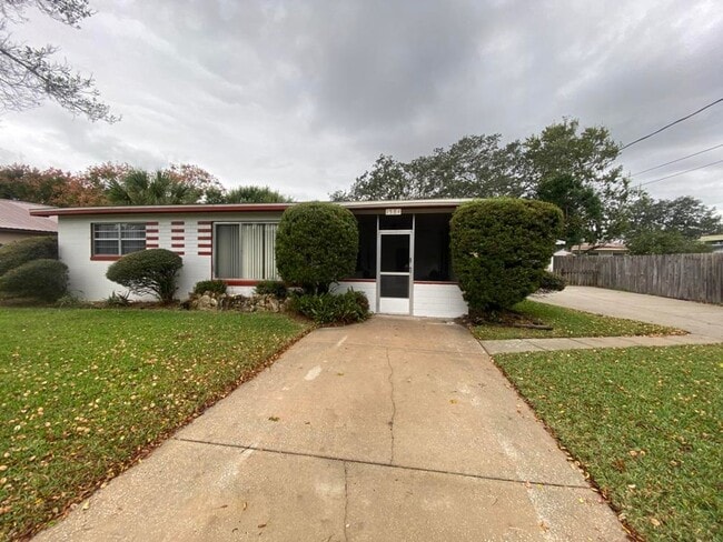 Building Photo - 2/1 plus bonus room in Holly Hill