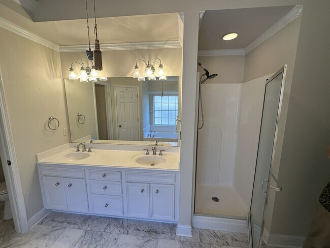 Building Photo - 9514 Rose Hollow Ln