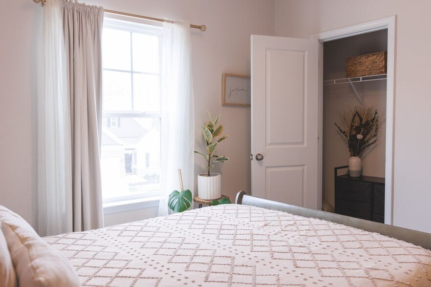 Building Photo - 6017 Gala Ln