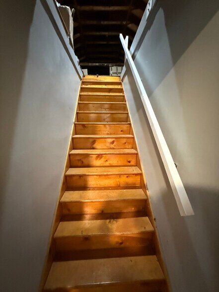 Building Photo - 859 NY-50