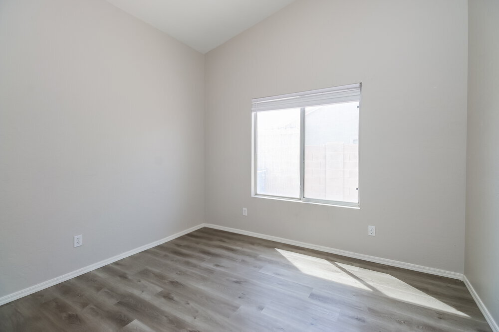 Building Photo - 3032 N Silverado