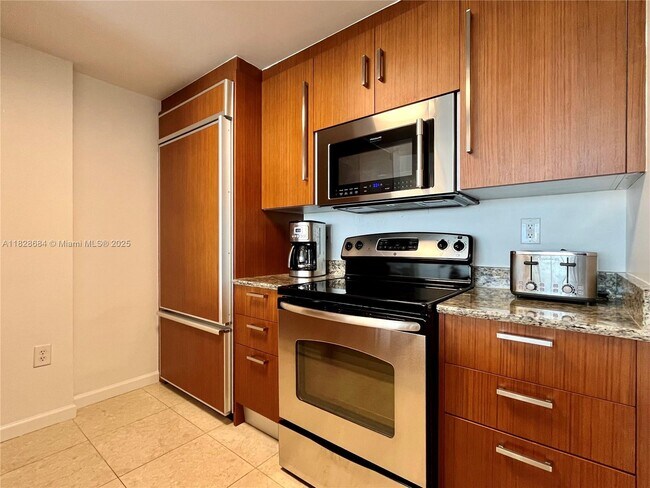 Building Photo - 10275 Collins Ave