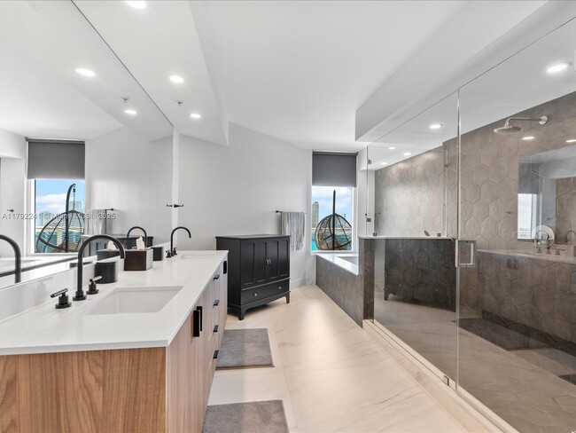 Building Photo - 3370 Hidden Bay Dr