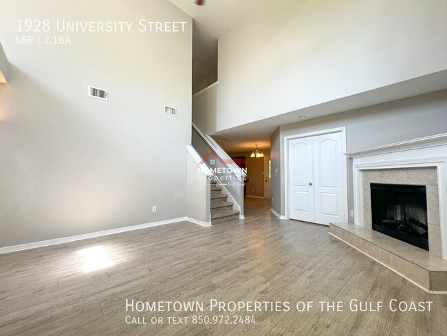 Building Photo - Centrally Located Spacious 4-Bed Home