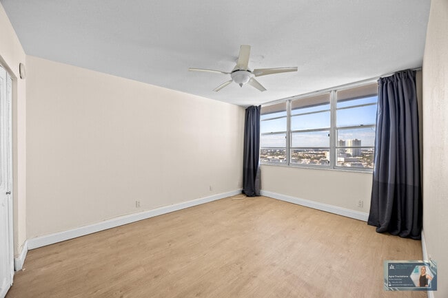 Building Photo - 137 Golden Isles Dr