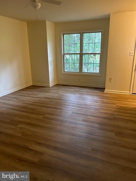 Building Photo - 601 Meadowbrook Dr