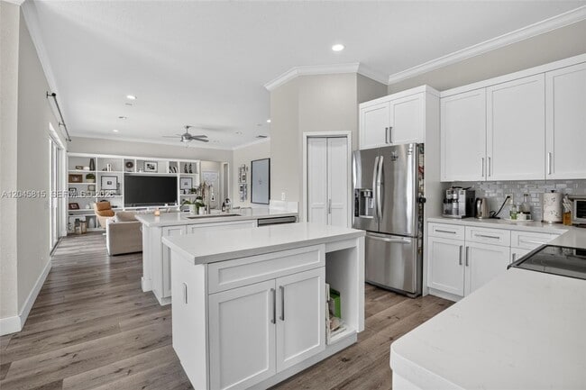 Building Photo - 981 Waterside Cir