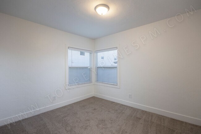 Building Photo - 2 WEEKS FREE!!! 2BR with Assigned Parking in Pacific Beach