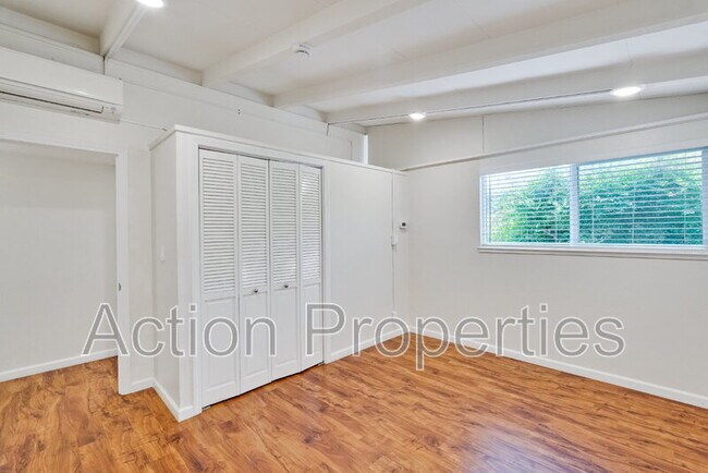 Building Photo - 1343 Torrance Ave