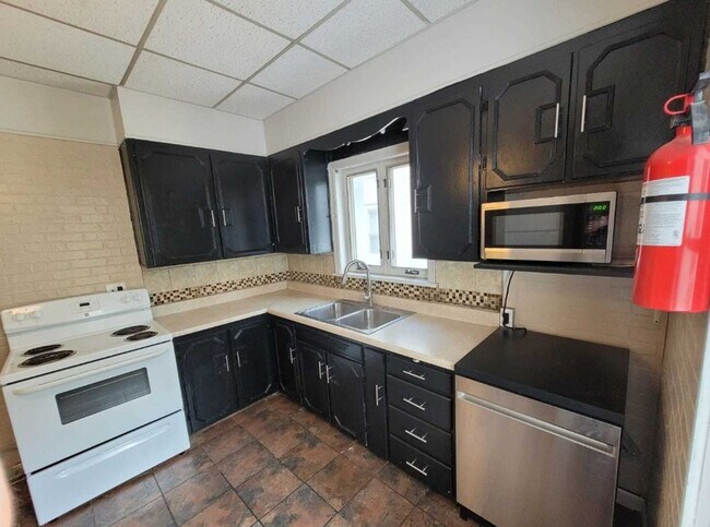 Building Photo - 211-213 Montgomery Avenue