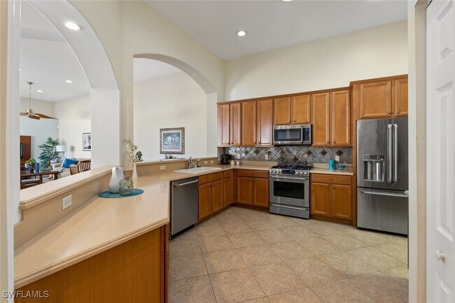 Building Photo - 1757 Tarpon Bay Dr S