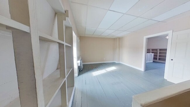 Building Photo - Second-Floor Apartment Accepting Housing Vouchers