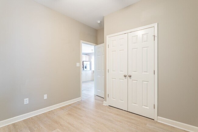 Building Photo - 200 Howell St