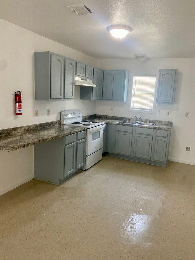 Spacious Kitchen - 608 W Cherry St
