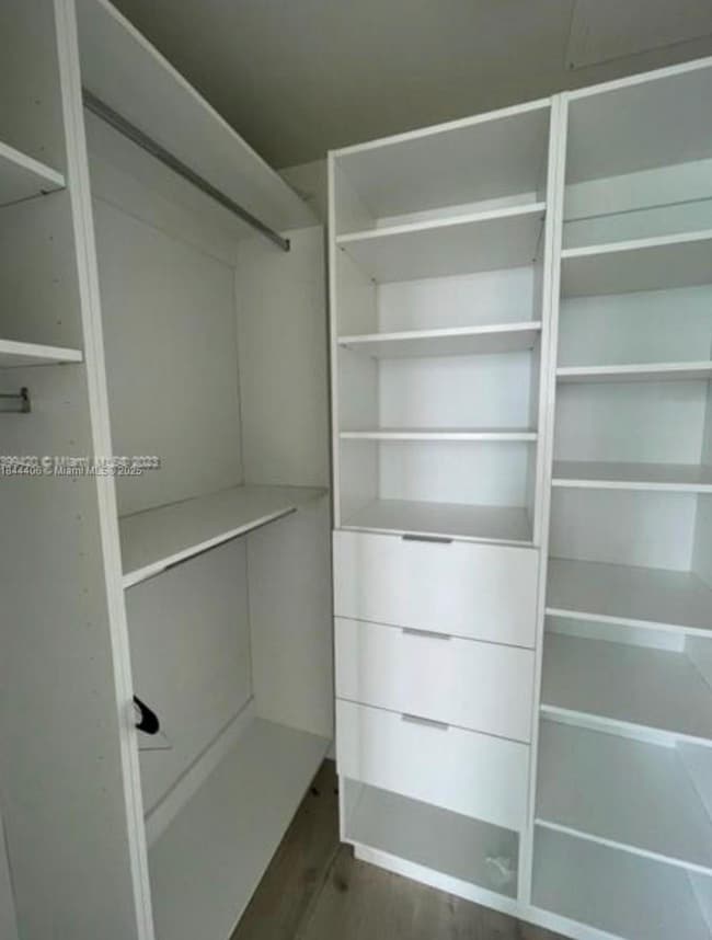 Building Photo - Stylish 1BR + Den at Dua Residences | Bay ...