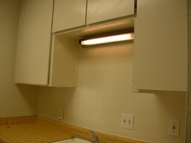 Building Photo - 310 Tradewinds Dr