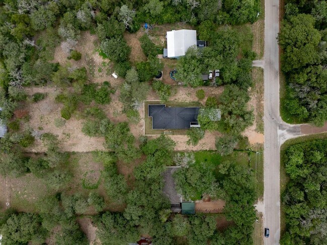 Building Photo - 240 Shadow Oak Dr