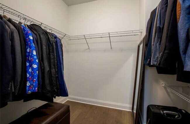 Building Photo - 3458 Fenton Dr