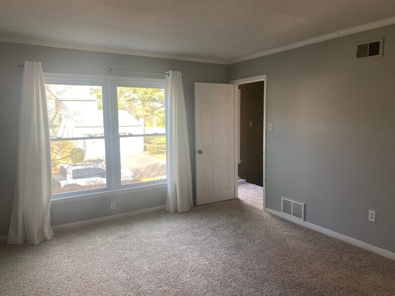 Building Photo - 3649 Haughton Ln