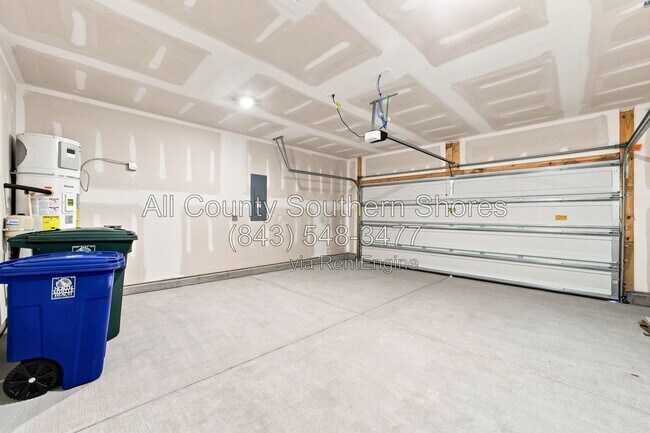 Building Photo - 3084 Claredon St